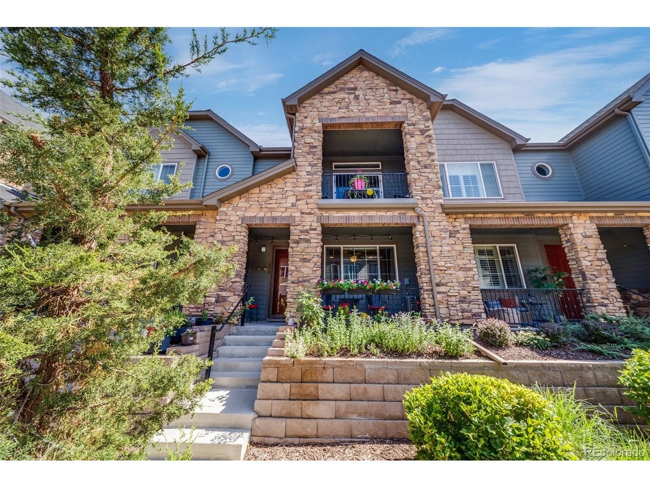 570 E Dry Creek Pl — photo