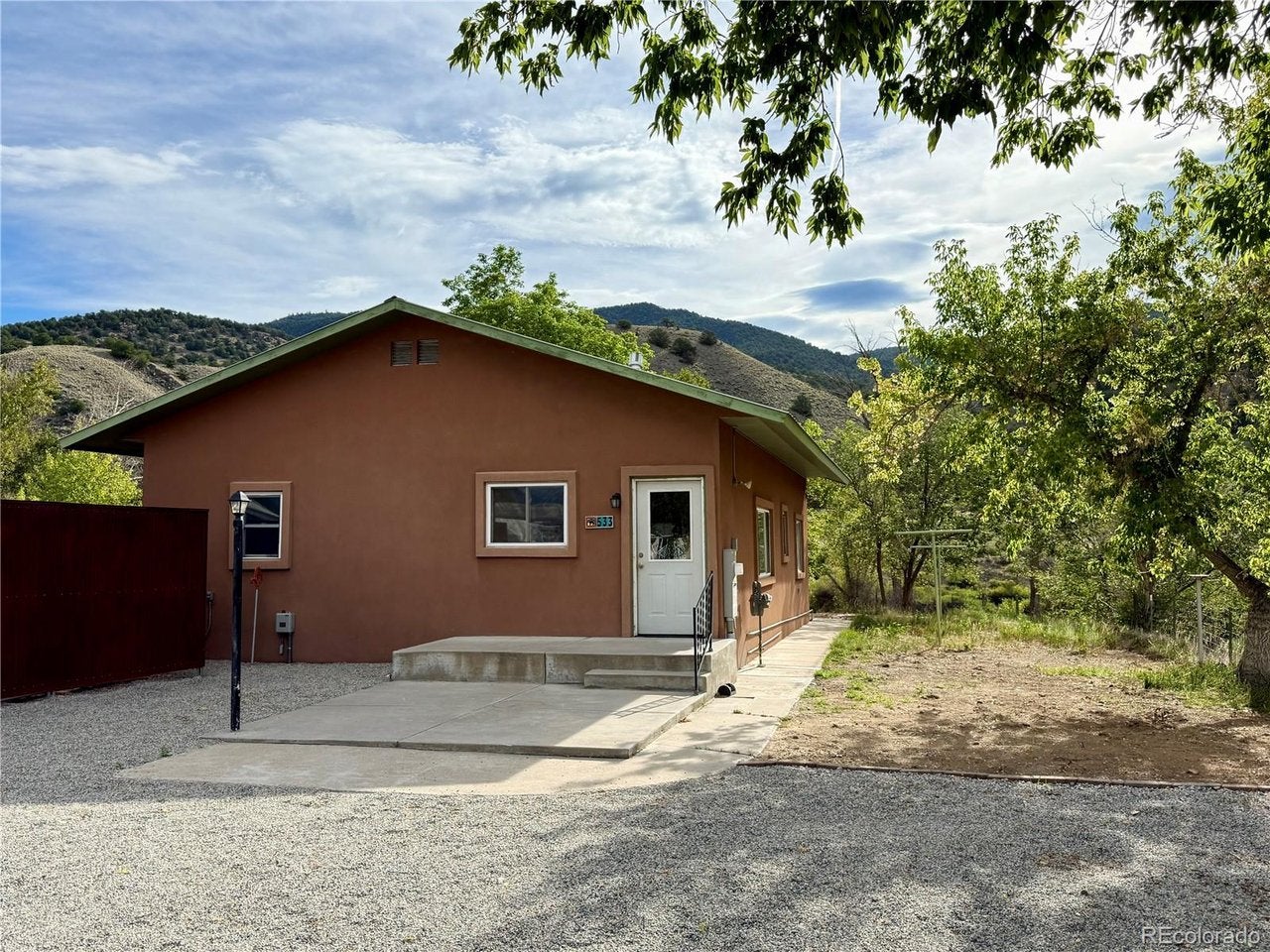 533 River Dr — photo