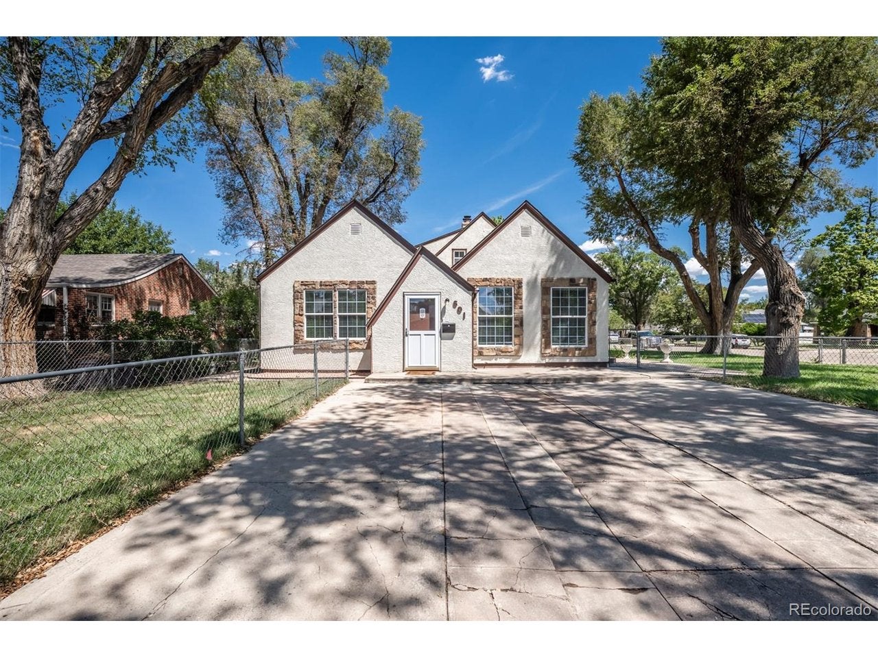 601 W Pitkin Ave — photo