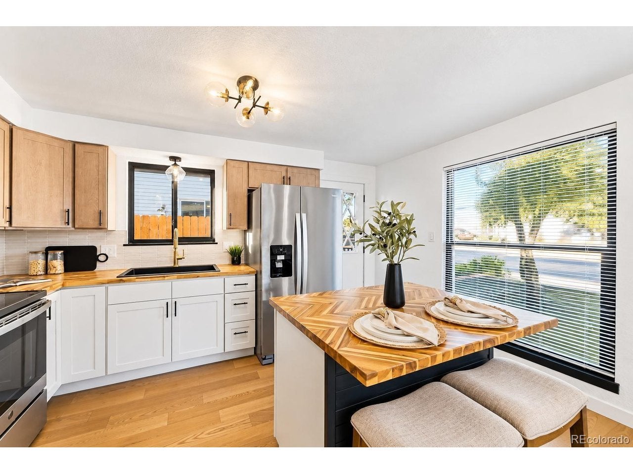 1021 Pacific Ct — photo