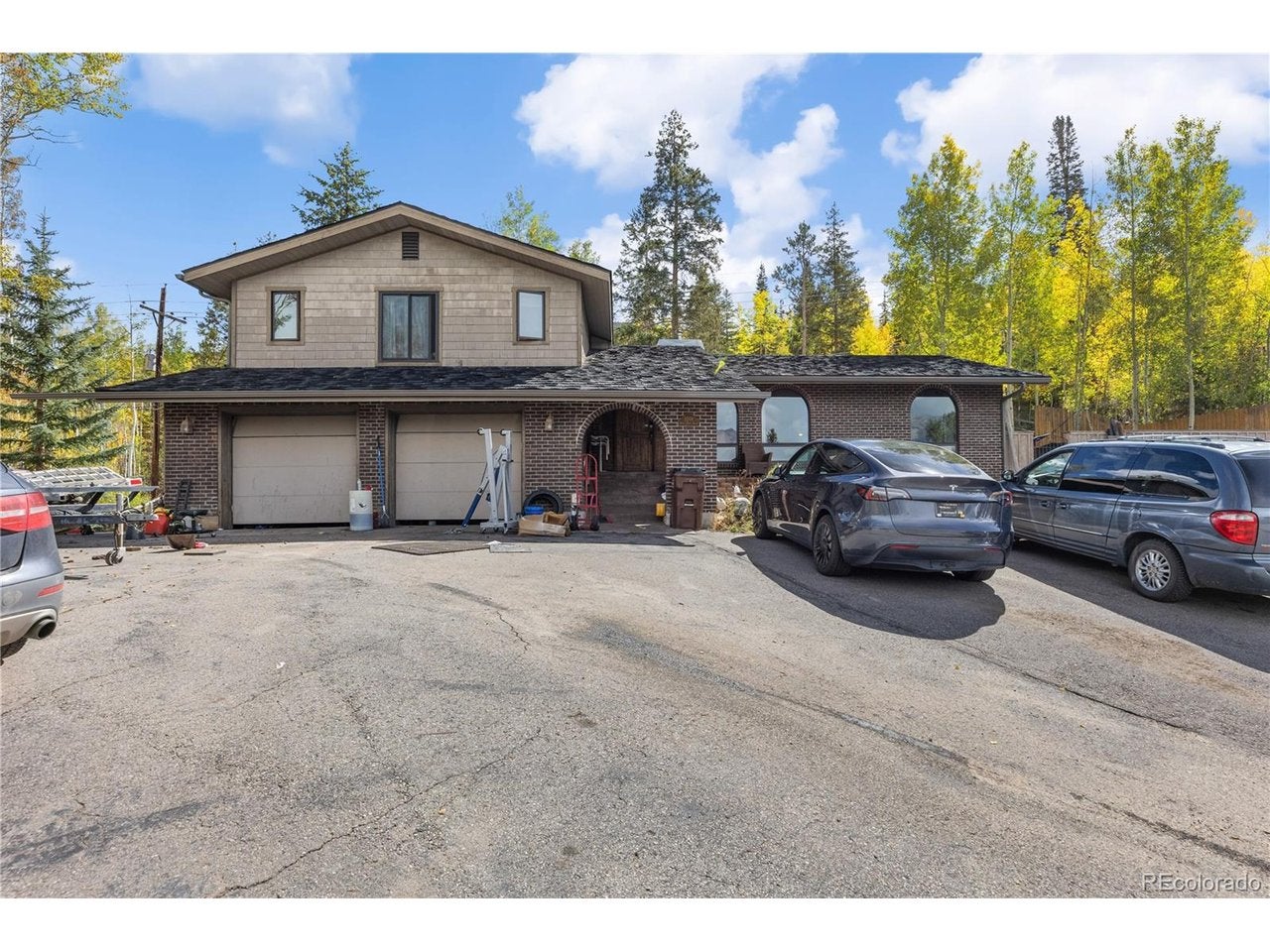 208 Deer Path Rd — photo