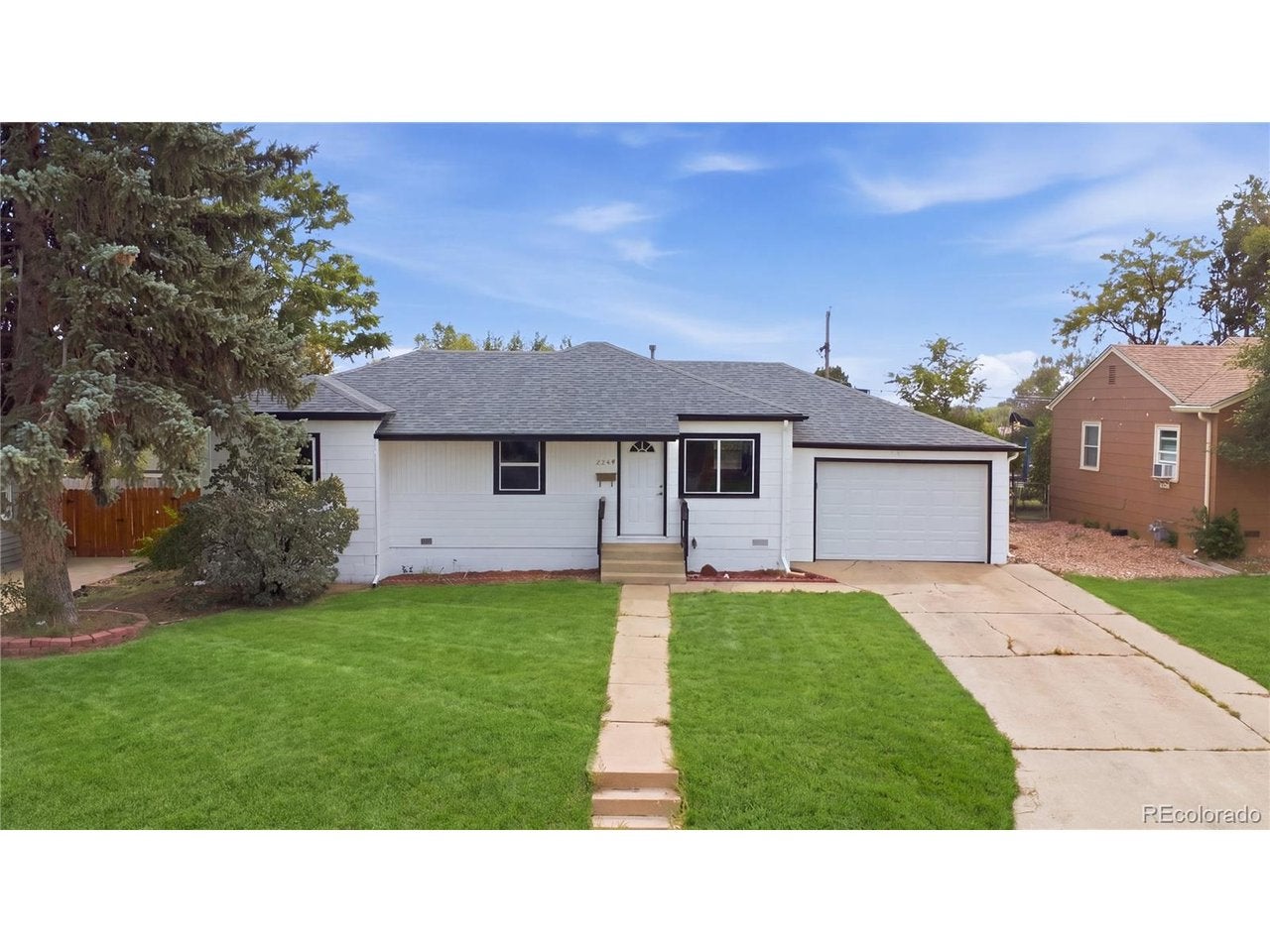 2240 Hoyt Dr — photo