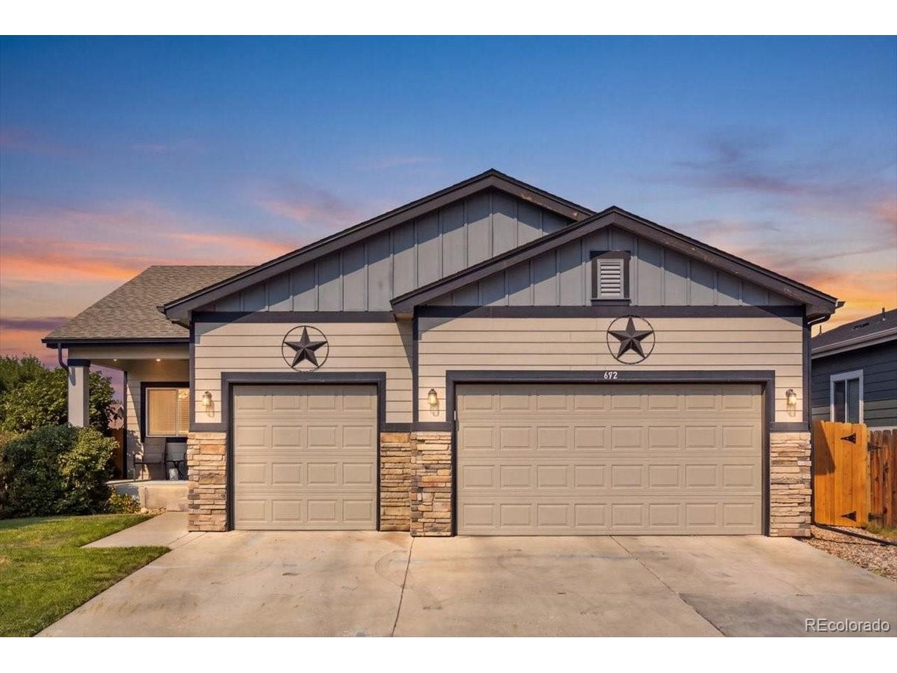 692 Settlers Dr — photo