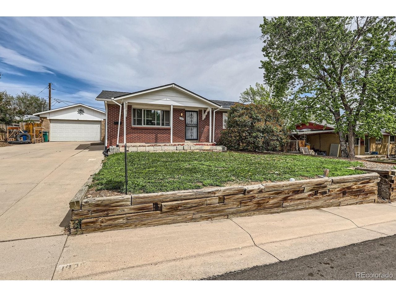 1325 Elder St — photo