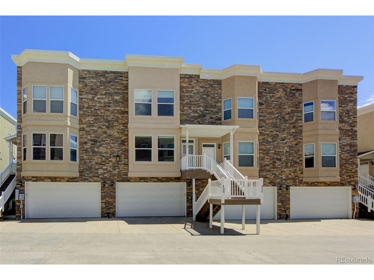 832 Vernon Dr — photo