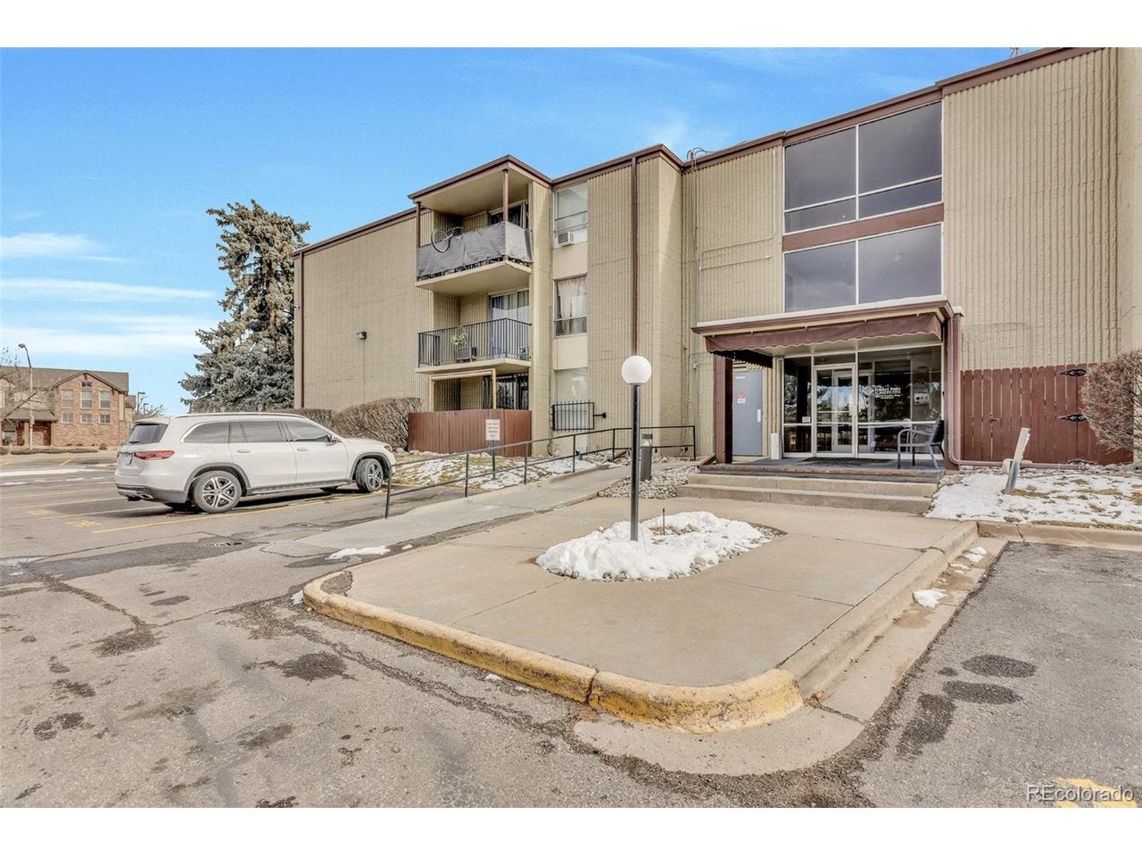 2231 S Vaughn Way 315B — photo