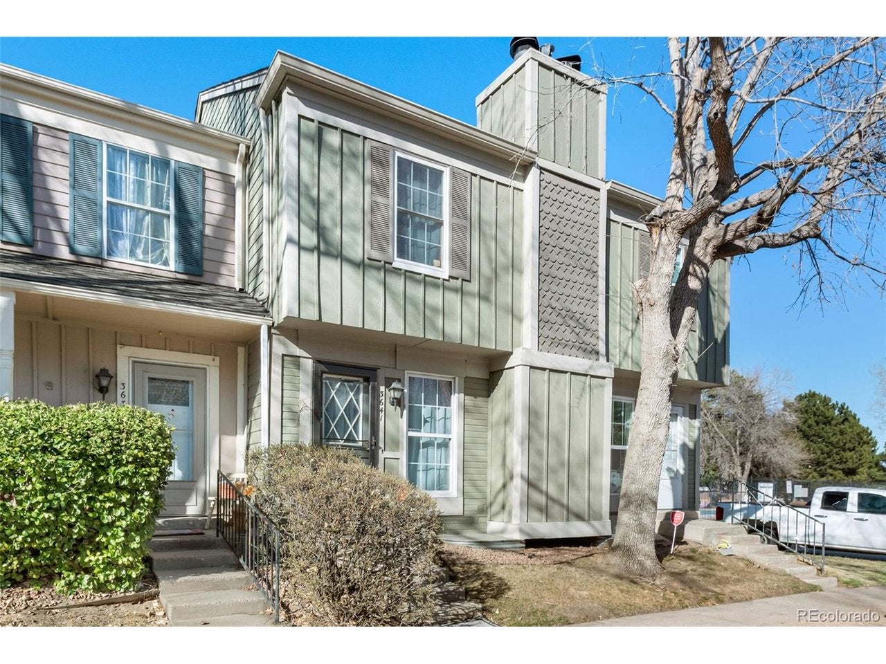 3643 Queen Anne Way — photo