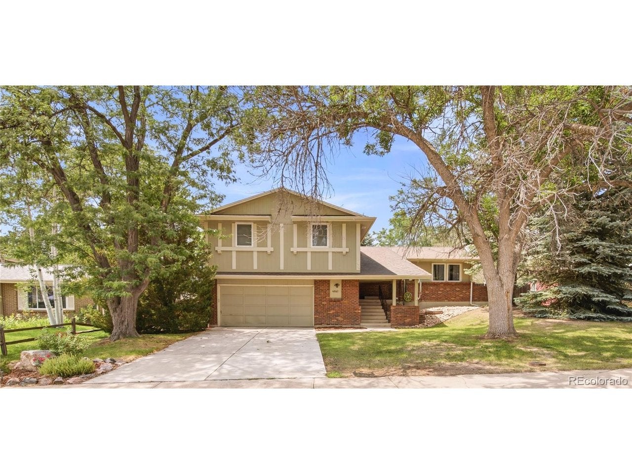 4861 Earle Cir — photo