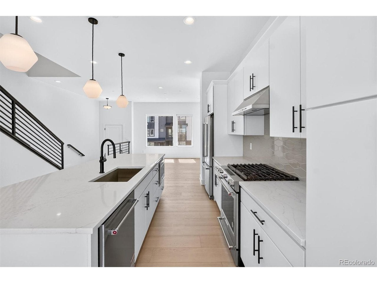 707 Saddle Dr — photo