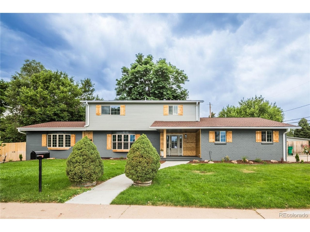 306 E Maplewood Ave — photo