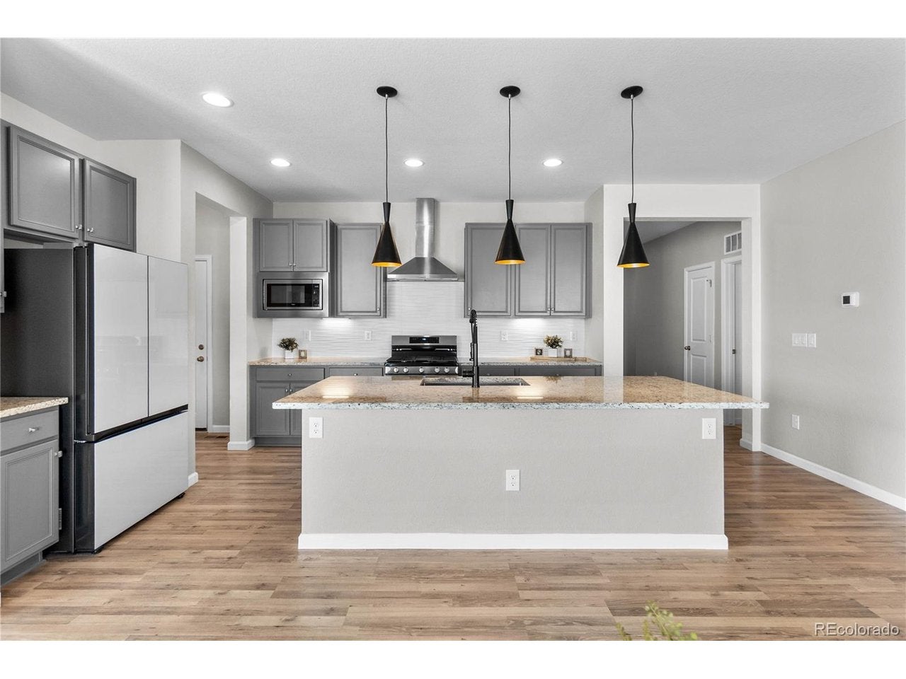 931 W Hopkins Dr — photo