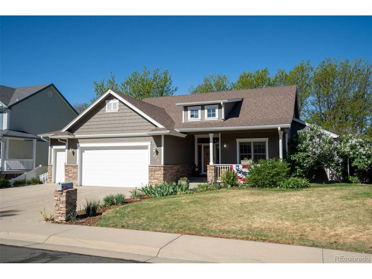 825 Rose Dr — photo