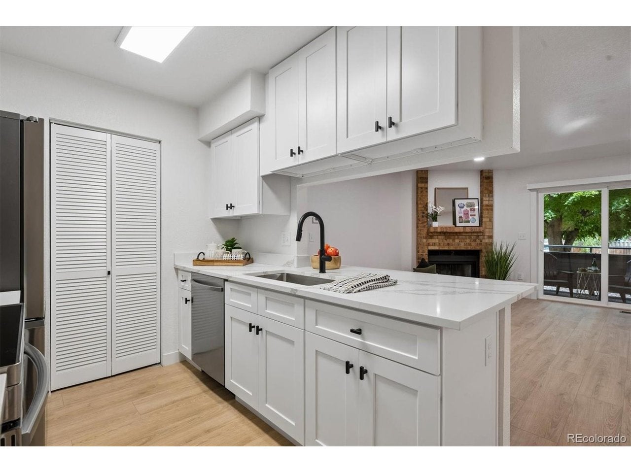 8015 W Eastman Pl 101 — photo