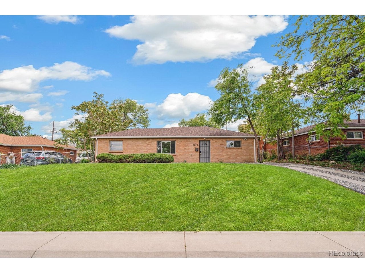 1330 Oak Pl — photo