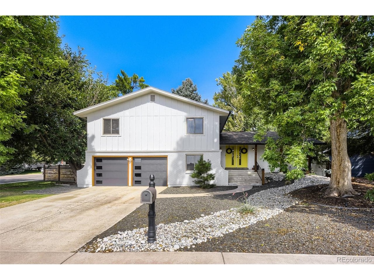 8469 W Vassar Dr — photo