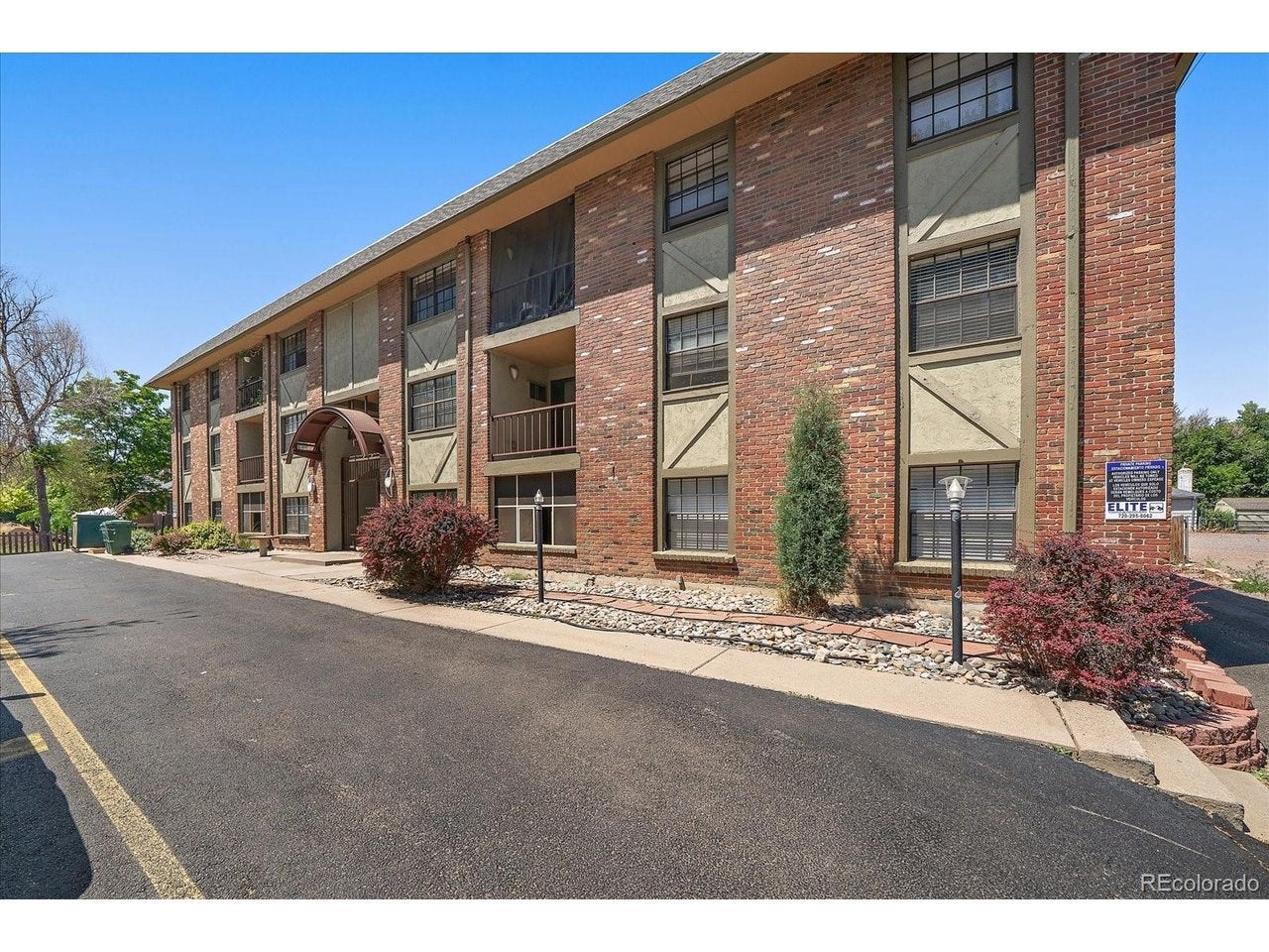 1021 Carr St 25 — photo
