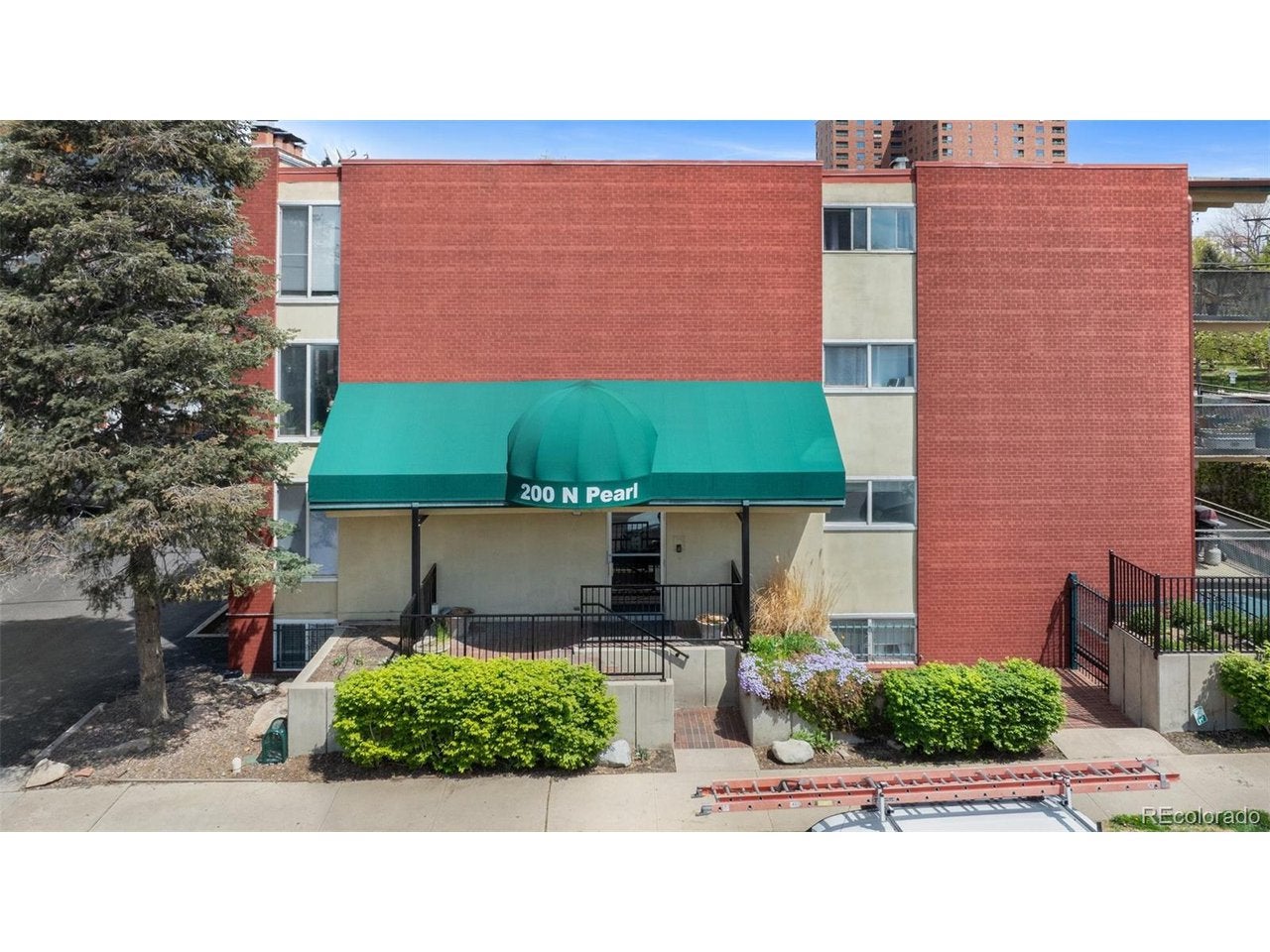 200 N Pearl St 106 — photo
