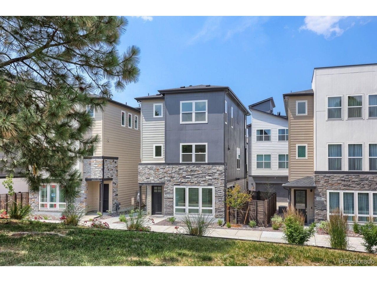 10904 E Hinsdale Cir — photo
