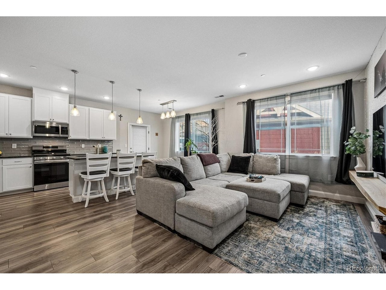 9992 W Victoria Pl 101 — photo