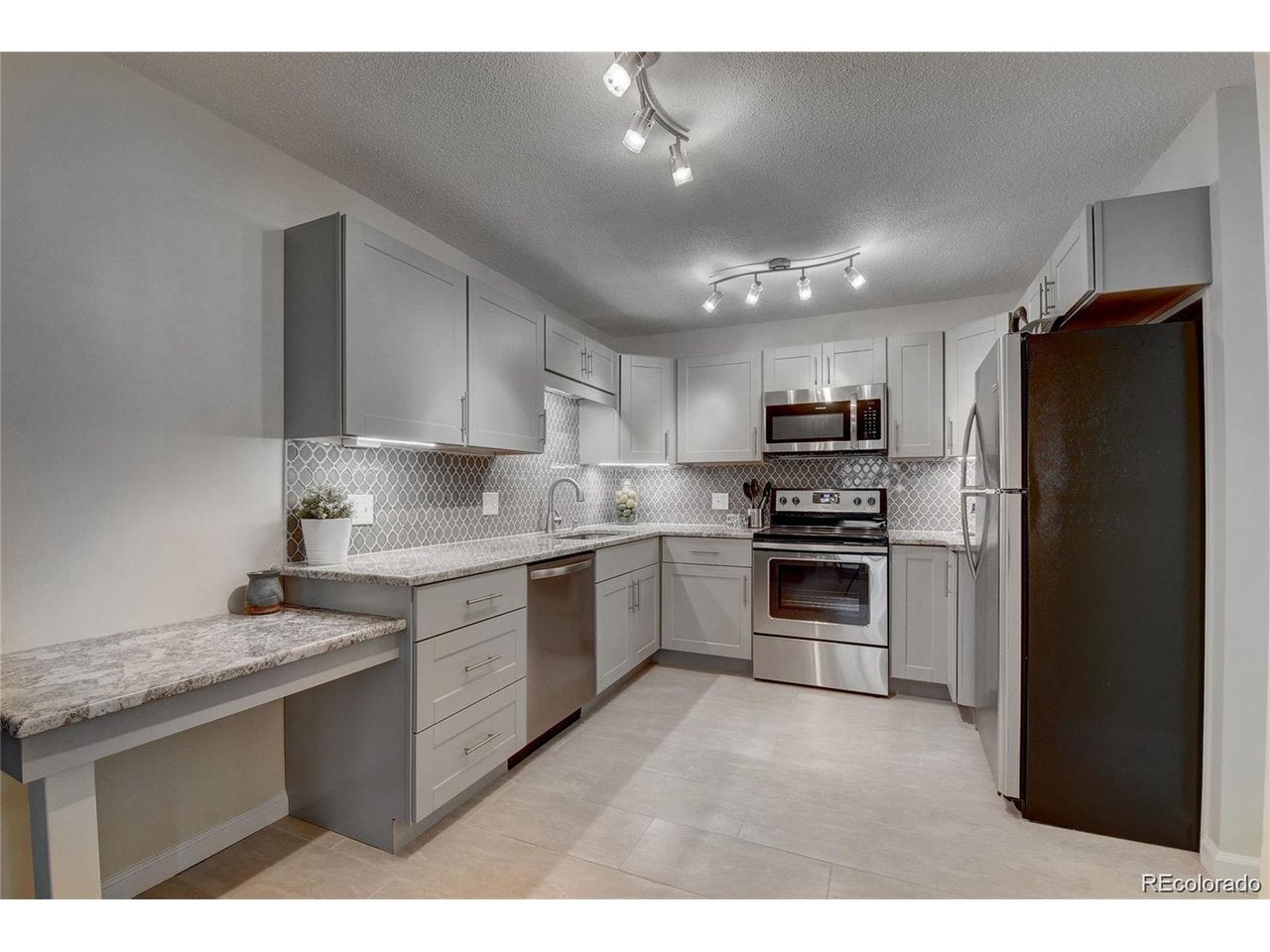 725 S Alton Way 7a — photo