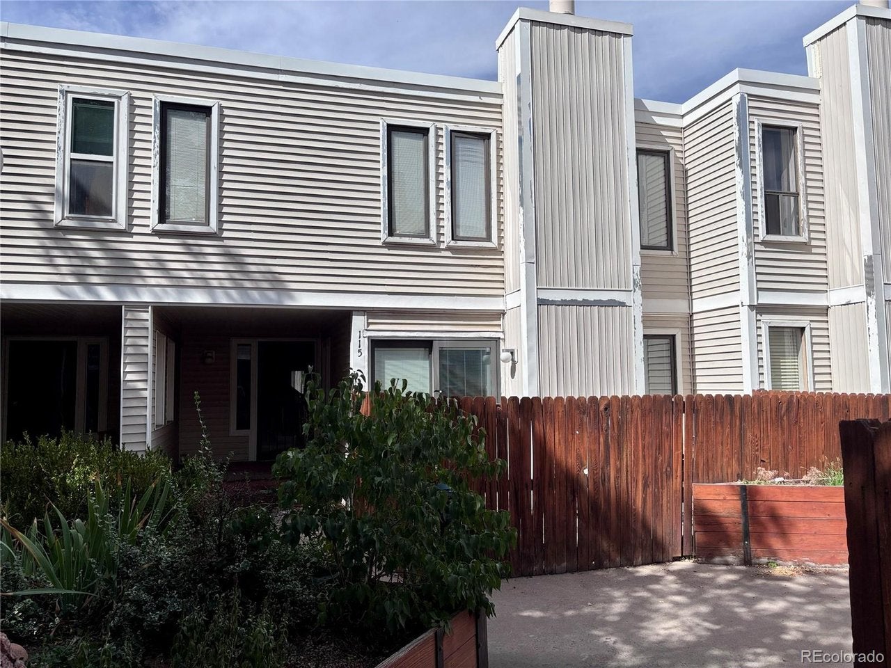 1050 S Monaco Street Pkwy 115 — photo