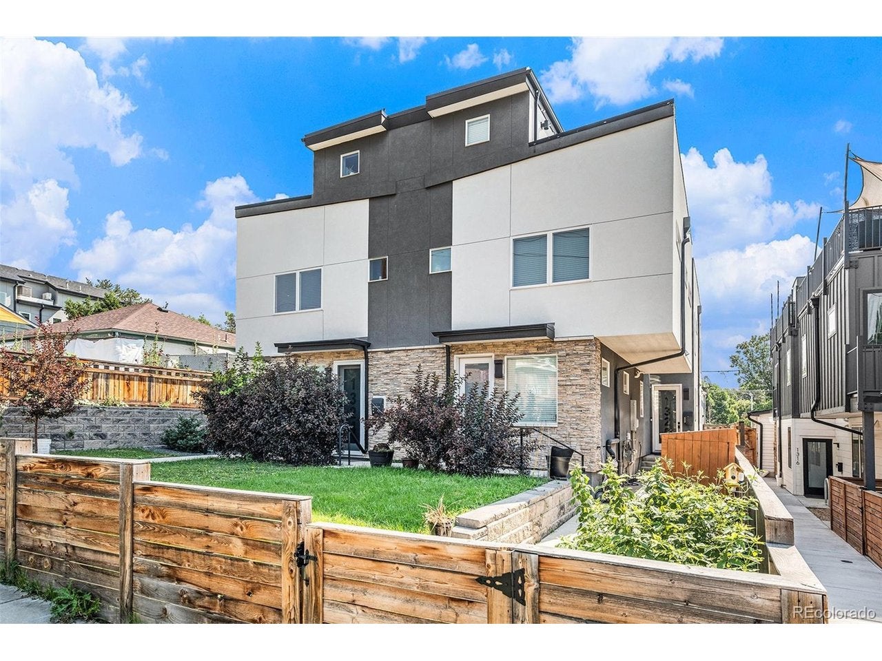 1320 Knox Ct — photo
