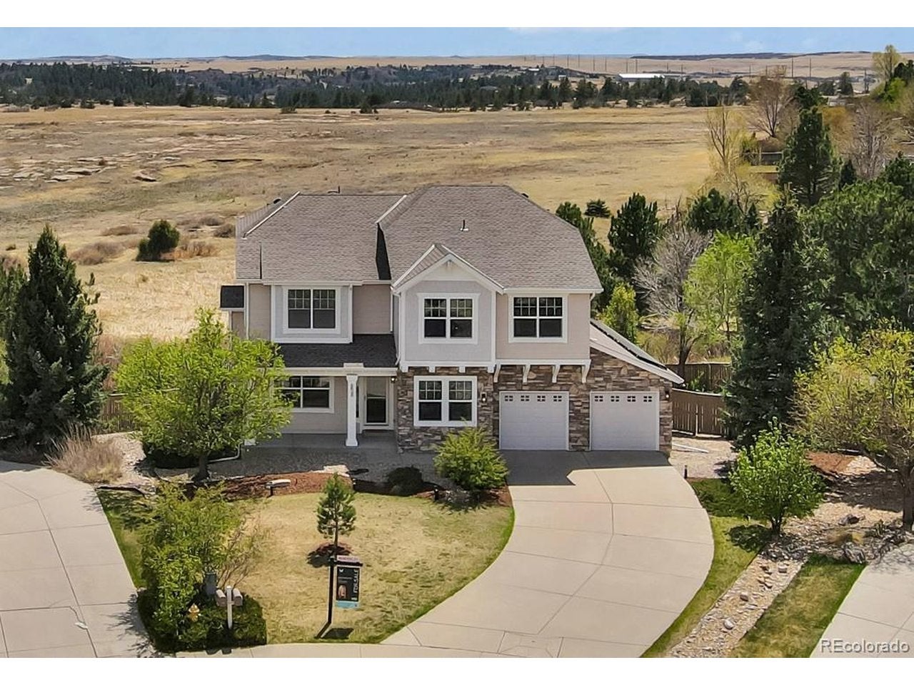 858 Dutton Ct — photo