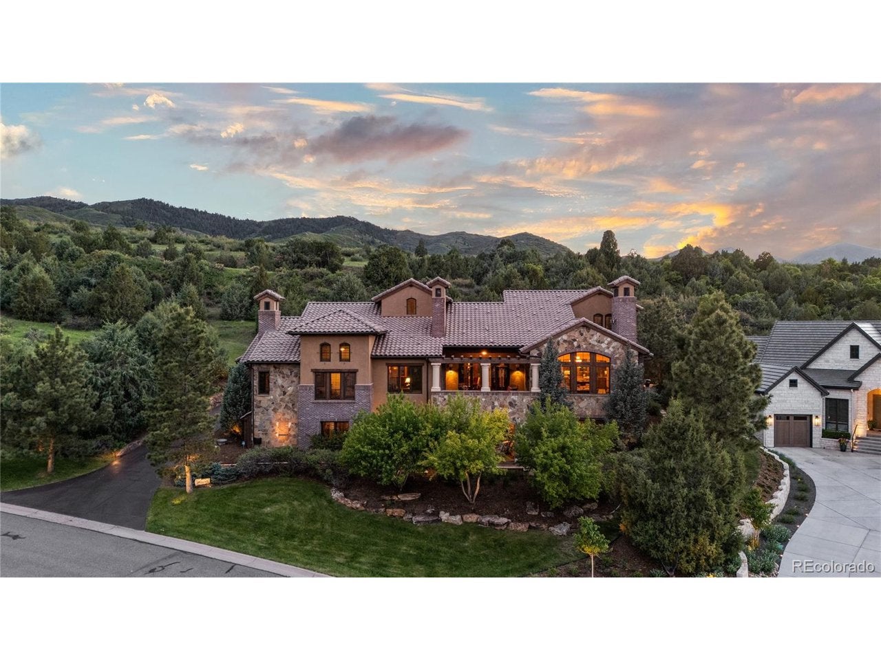 8245 Raphael Ln — photo