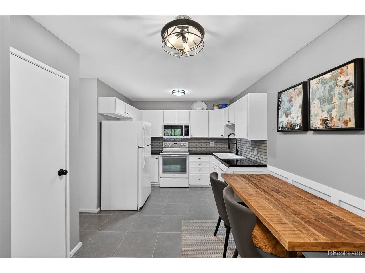 3184 S Heather Gardens Way 212-408 — photo