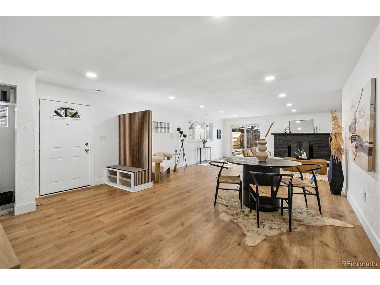 6168 Lee St — photo