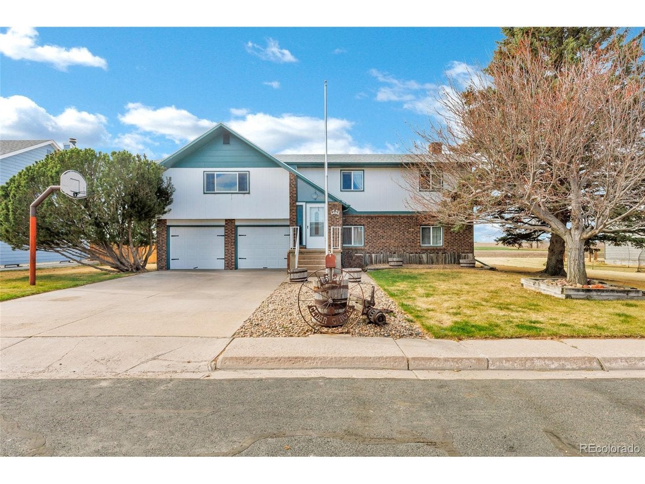 1524 Cedar Cir — photo