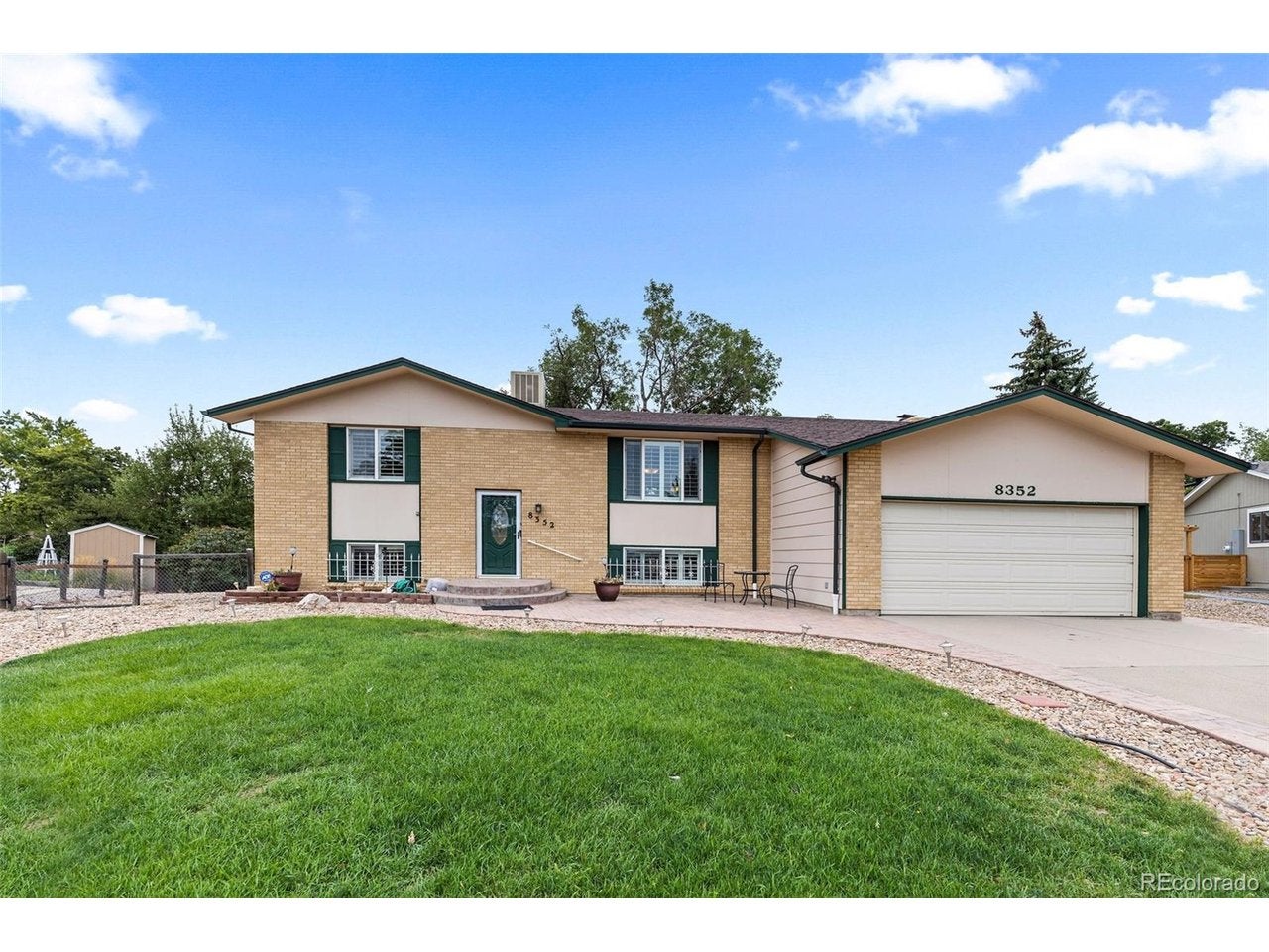 8352 Dover Ct — photo