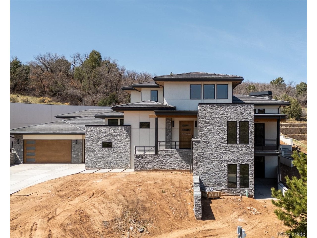8103 Raphael Ln — photo
