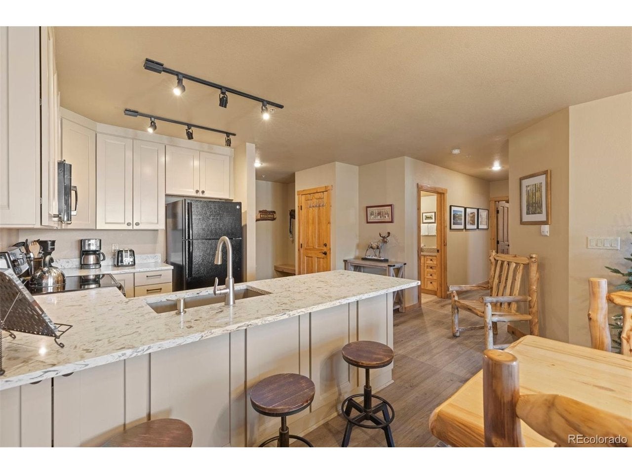 100 Dercum Sq 8399 — photo