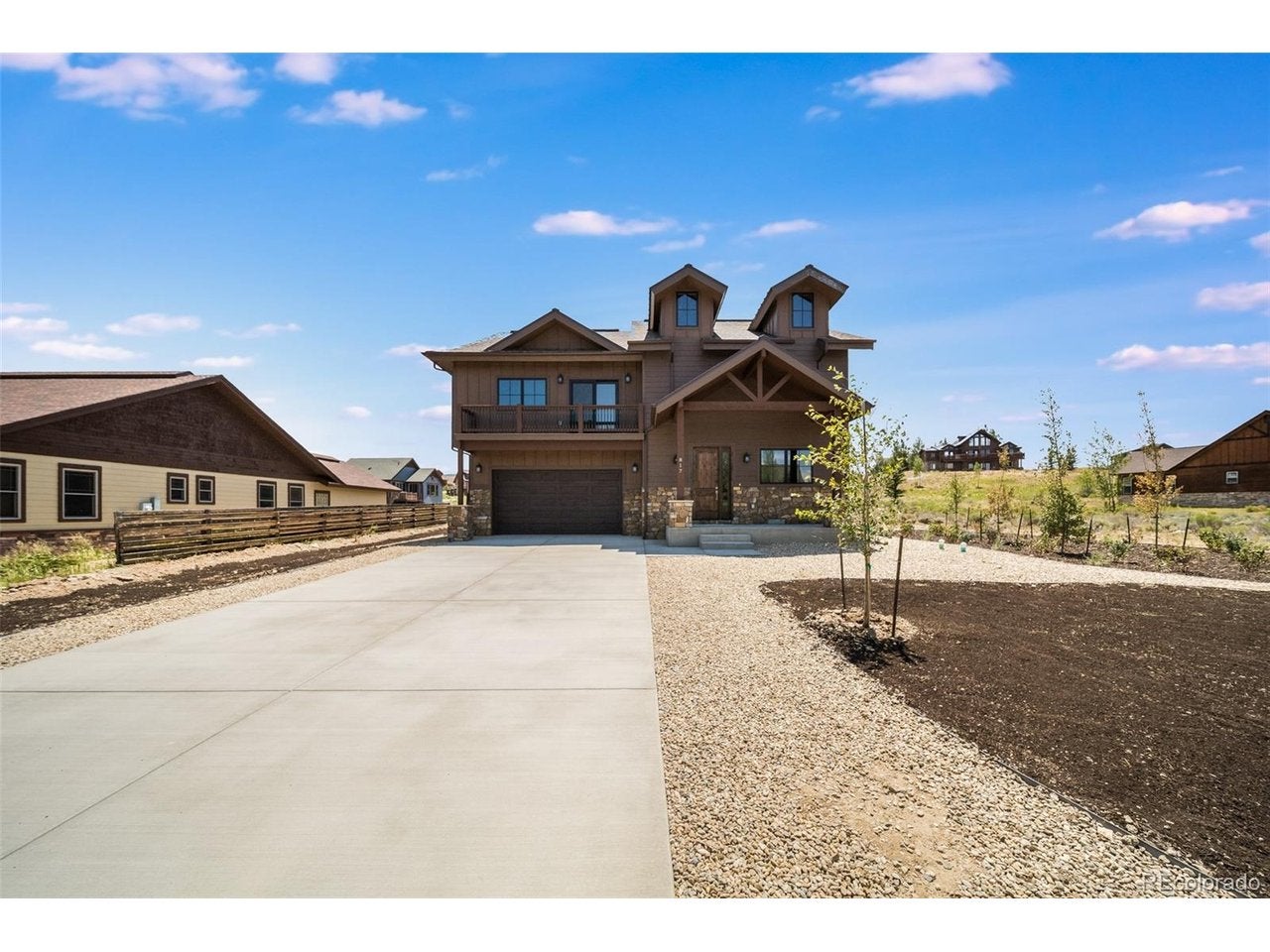 817 Saddle Ridge Cir — photo
