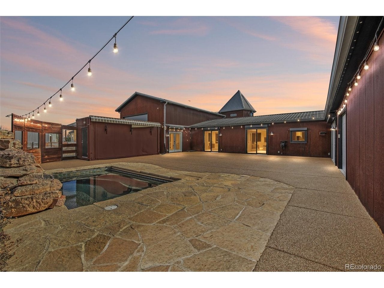 318 Lilac Dr — photo