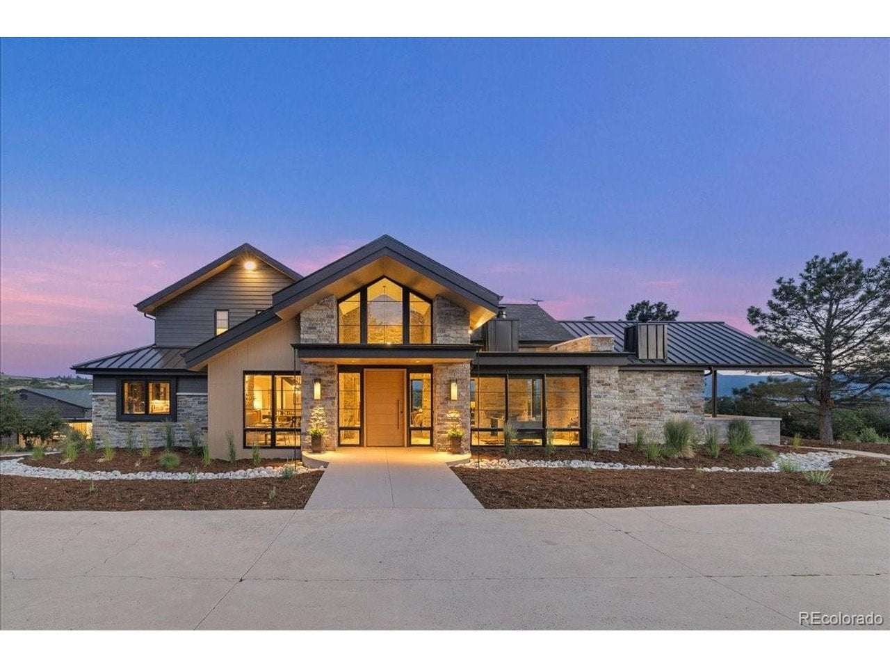 1950 W Wolfensberger Ct — photo