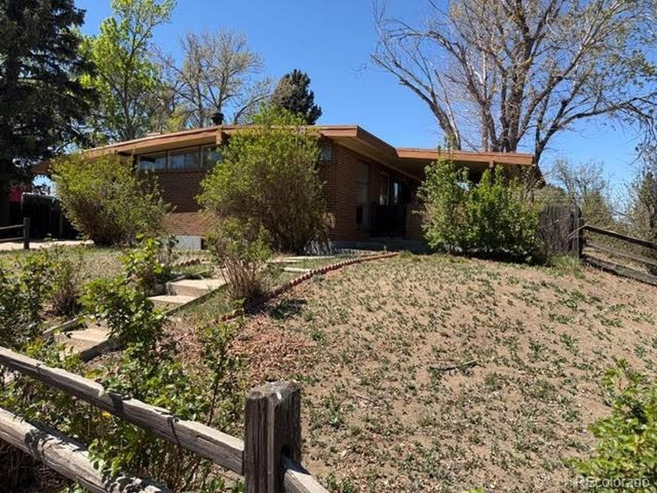 3159 E Maplewood Ave — photo