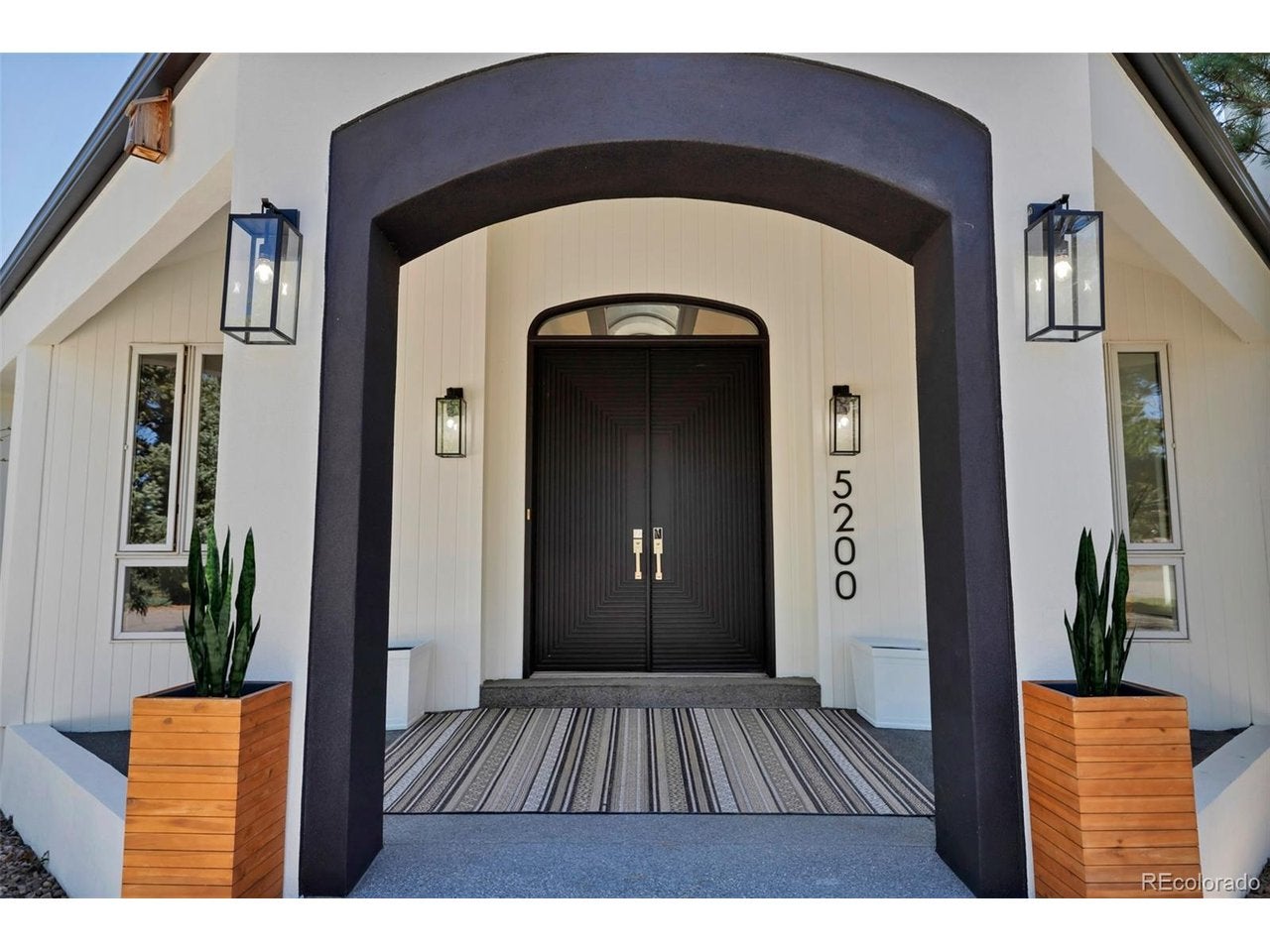 5200 Sunset Dr — photo