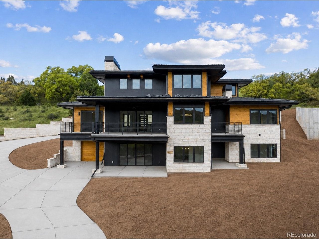 8077 Raphael Ln — photo