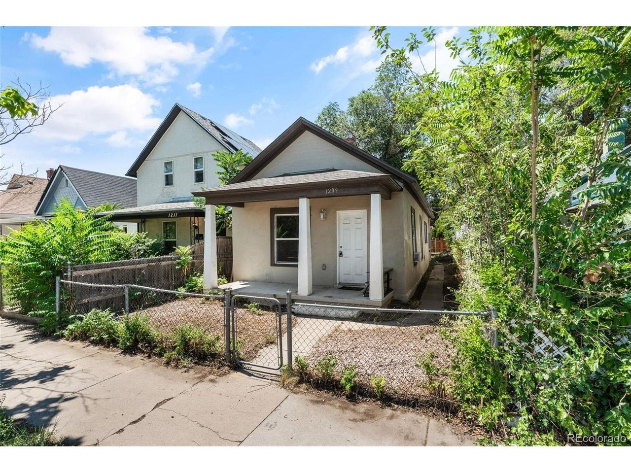 1209 E Orman Ave — photo