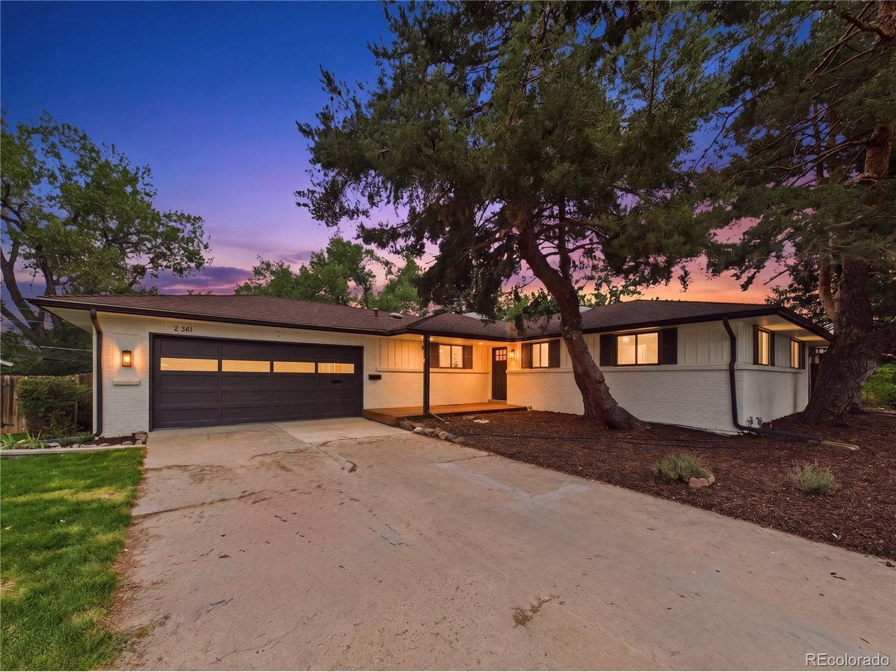 2361 S Holly Pl — photo