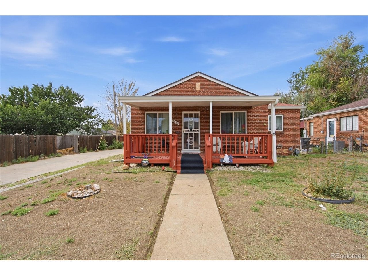 2020 W Scott Pl — photo
