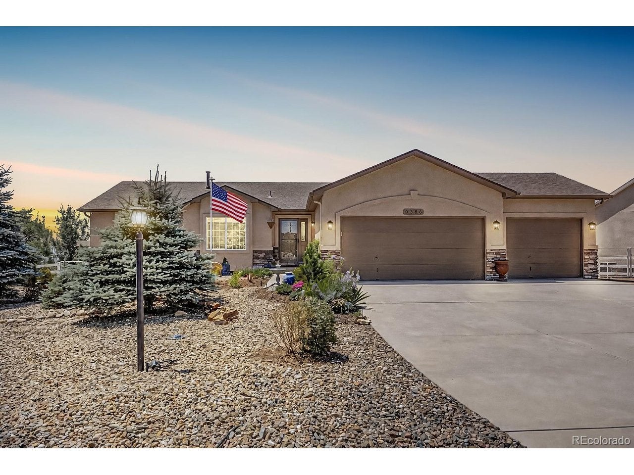 9386 Rockingham Dr — photo