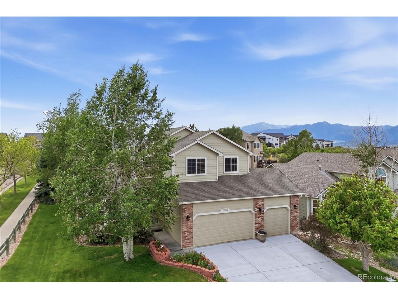 1353 Lookout Springs Dr — photo