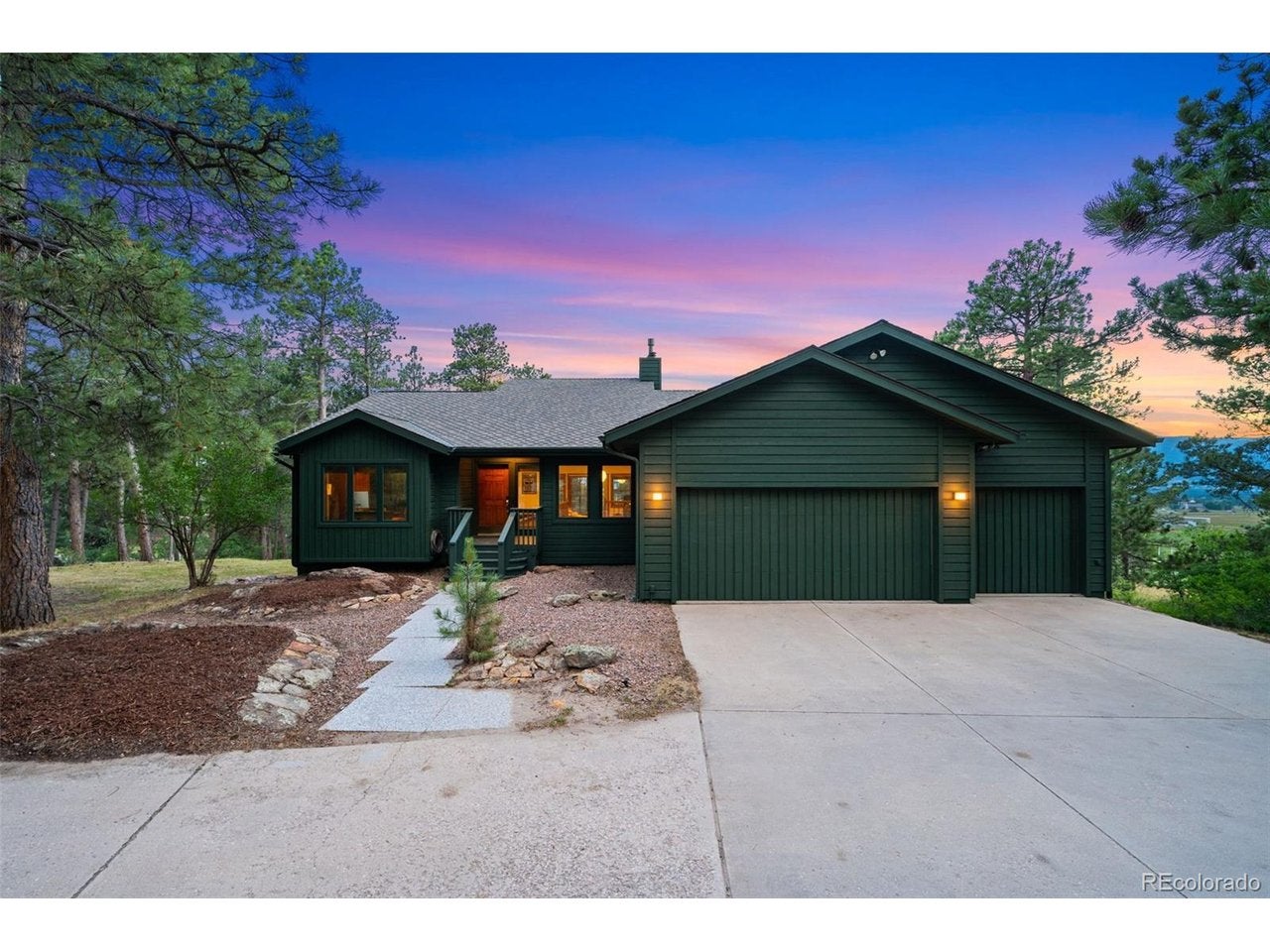 1675 Oakwood Dr — photo