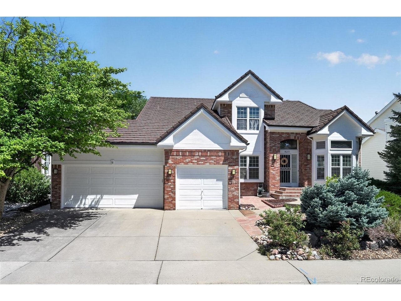 825 Huntington Dr — photo