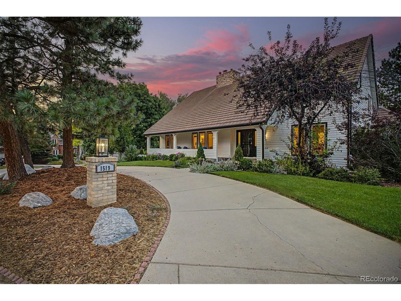 1519 E Maplewood Ct — photo