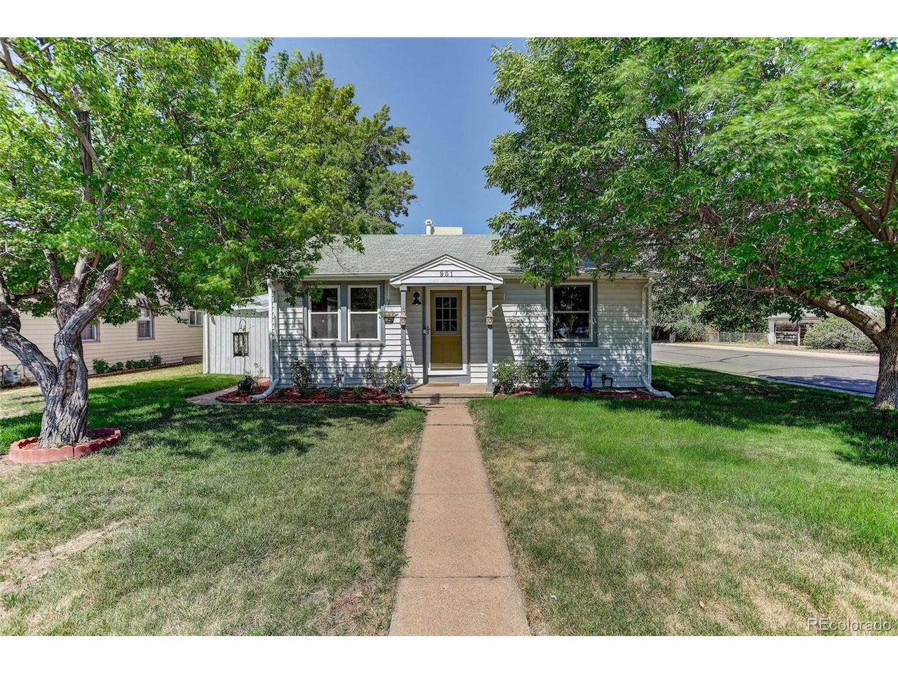901 S Locust St — photo