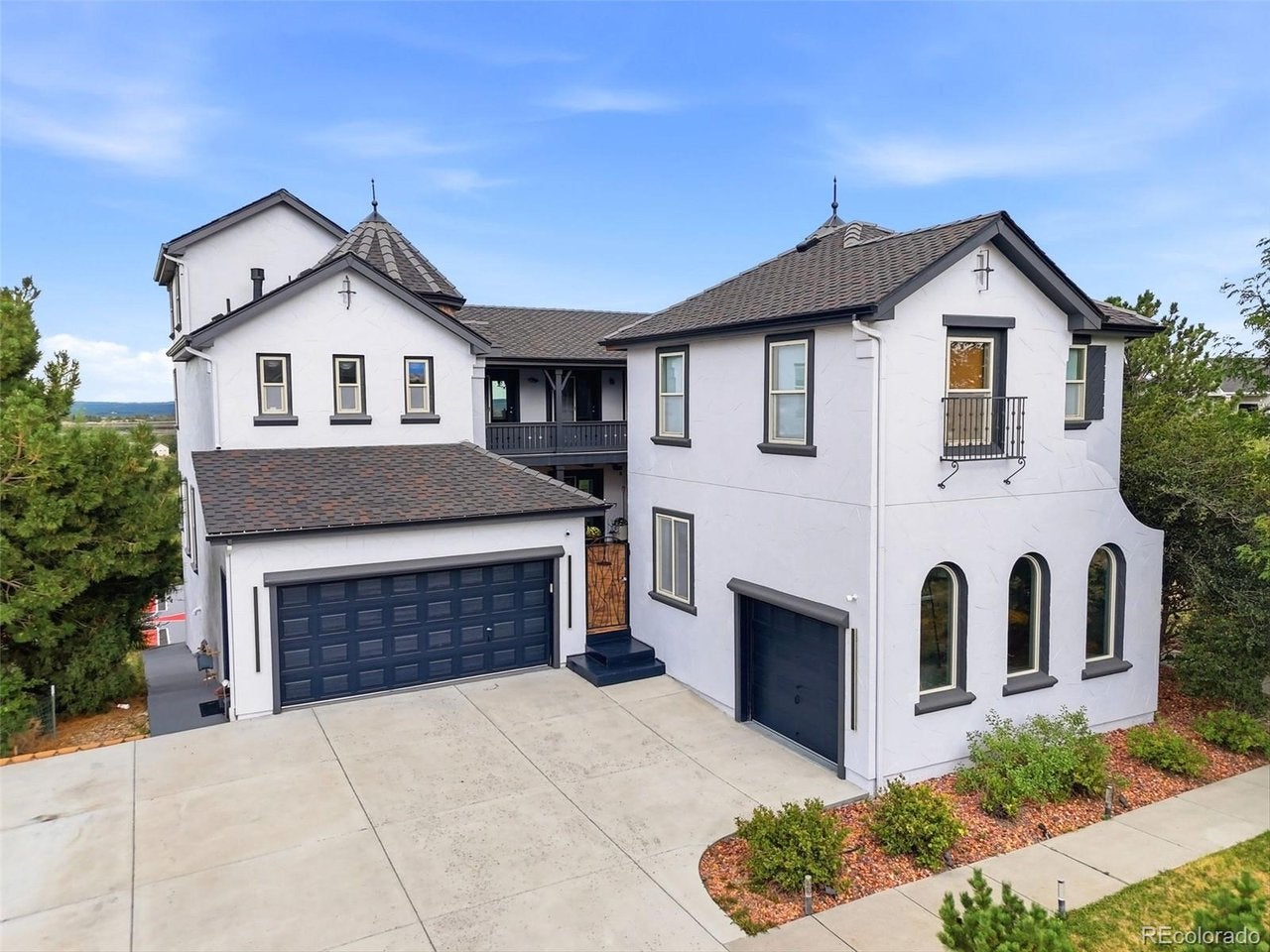 2526 Eastview Dr — photo